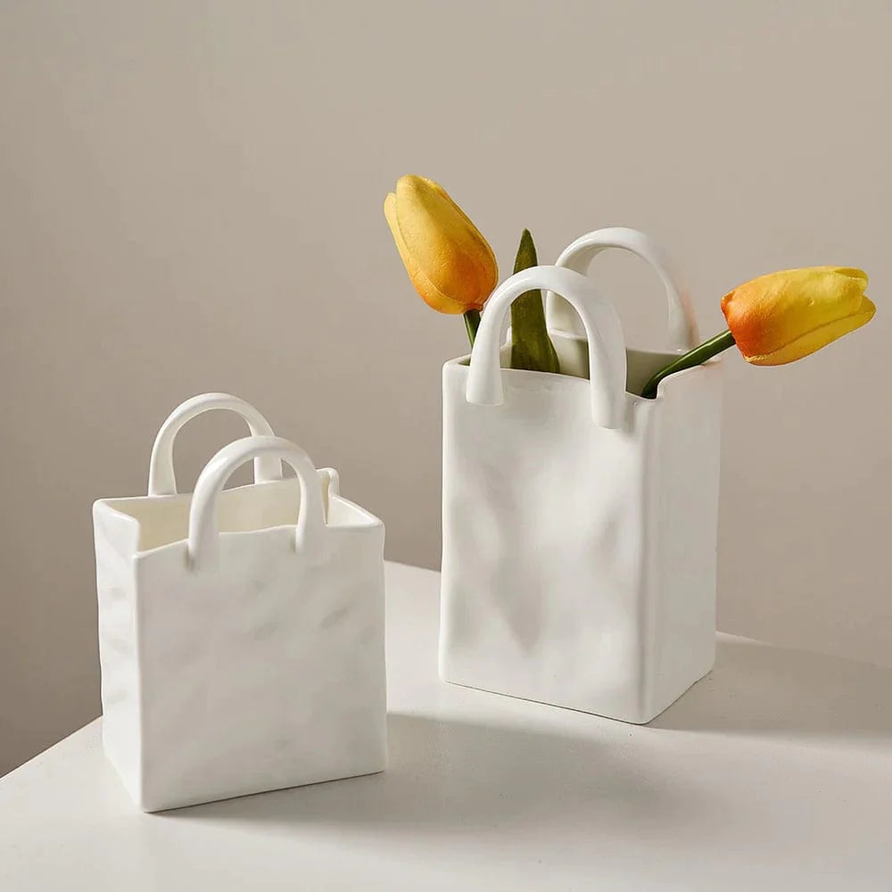 Originelle Vase in Form einer Handtasche 